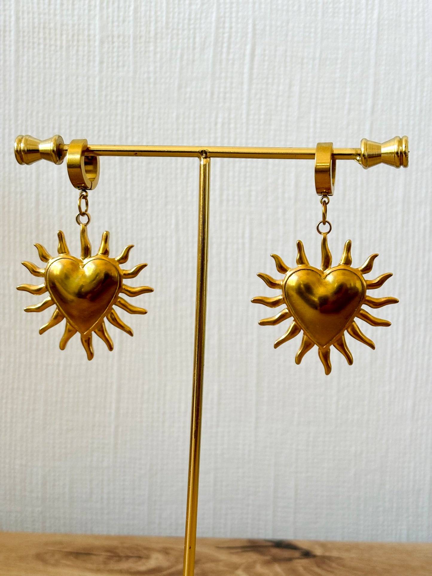 Boucles d'oreilles en acier inoxydable
Cœur flamboyant
Cœur Sacré
Boucles d'oreilles amour
Grande boucles d'oreilles dorées