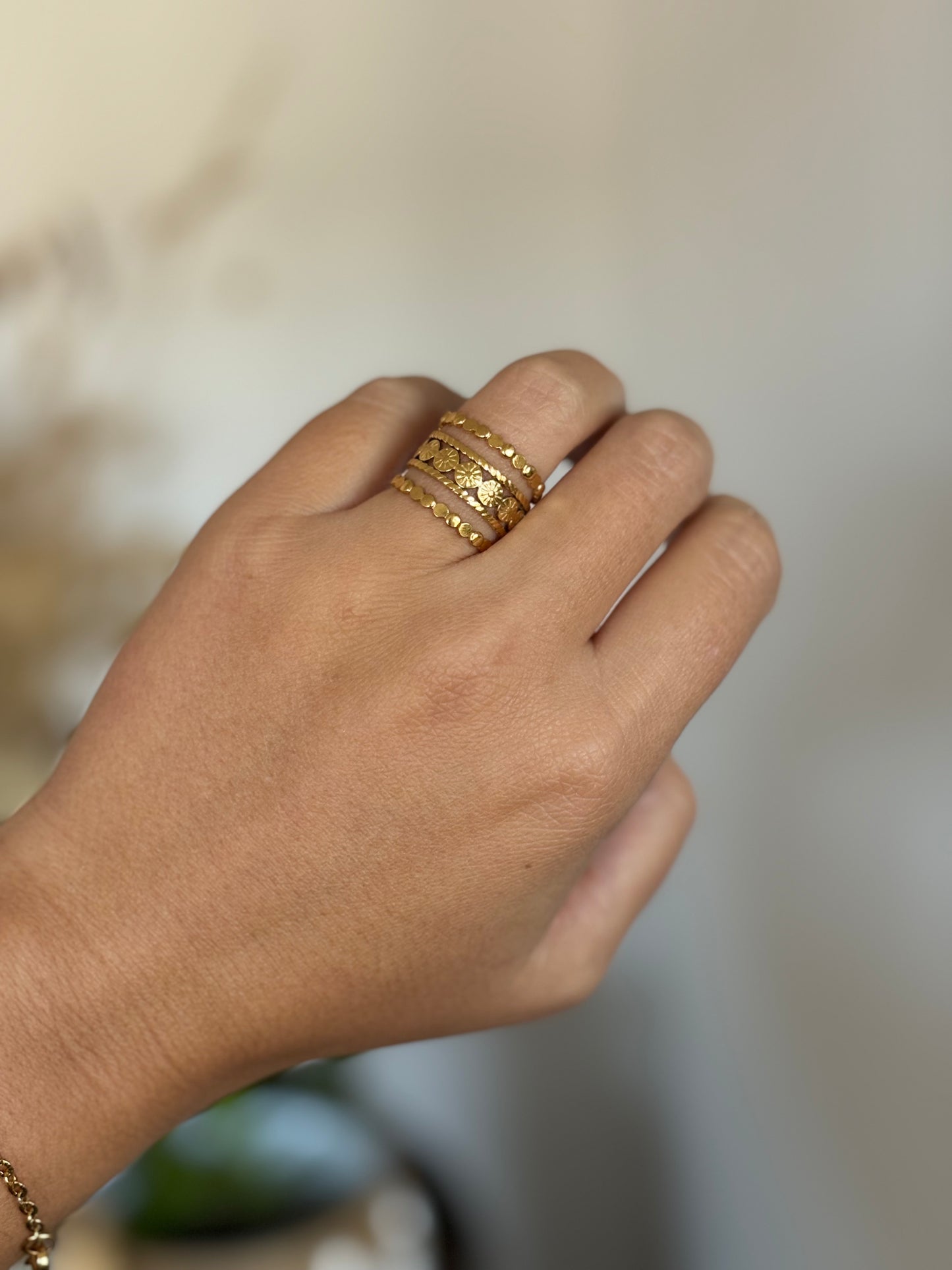 Bague en acier inoxydable pour femme/Bague élégante en acier inoxydable doré/ Bague en acier inoxydable hypoallergénique