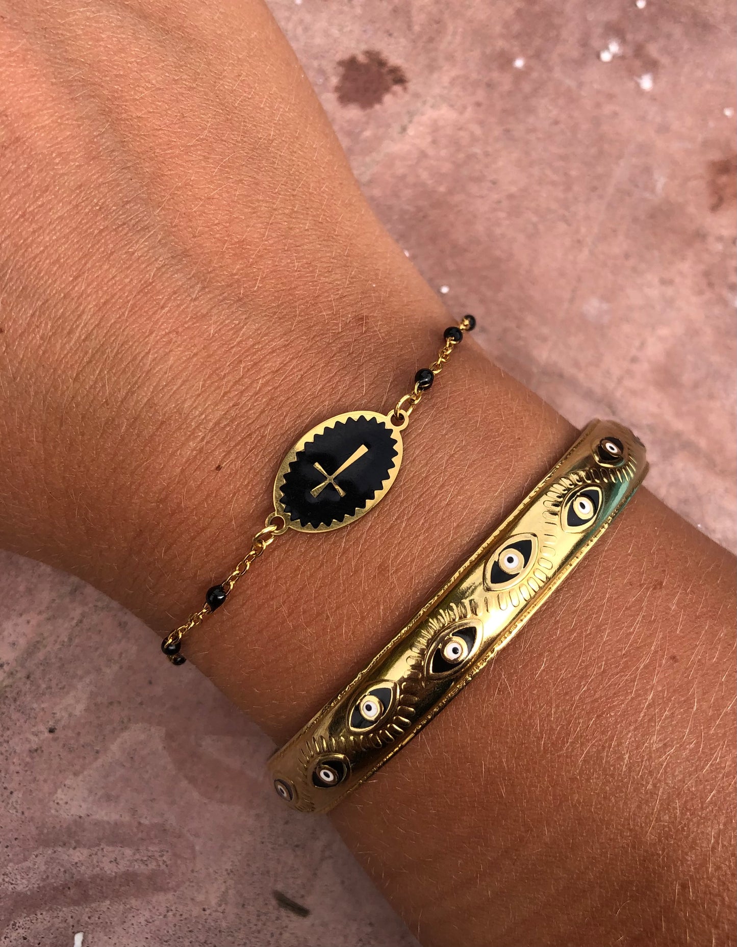 Bracelet symbolique
Bracelet en acier inoxydable
Jonc
Jonc réglable
Bijoux élégant
Bracelet en acier inoxydable grigri Bijoux porte bonheur
Bracelet mauvais oeil
Nazar